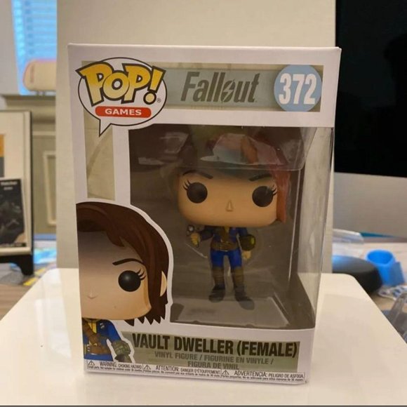 Funko Pop Games Fallout Vault Dweller (Female) #372 Vinyl Figure - Picture 3 of 9